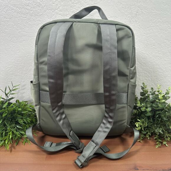 Lululemon Everyday Backpack 2.0 23L main image 9